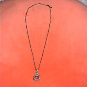 Teardrop pendent necklace